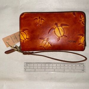 Turtle Pattern Leather Hawaiian Wristlet